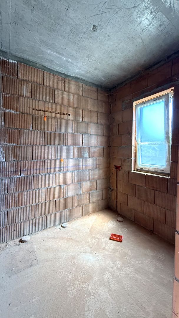 PROIECT DEOSEBIT CU GARAJ- LA ROSU - Poză 2