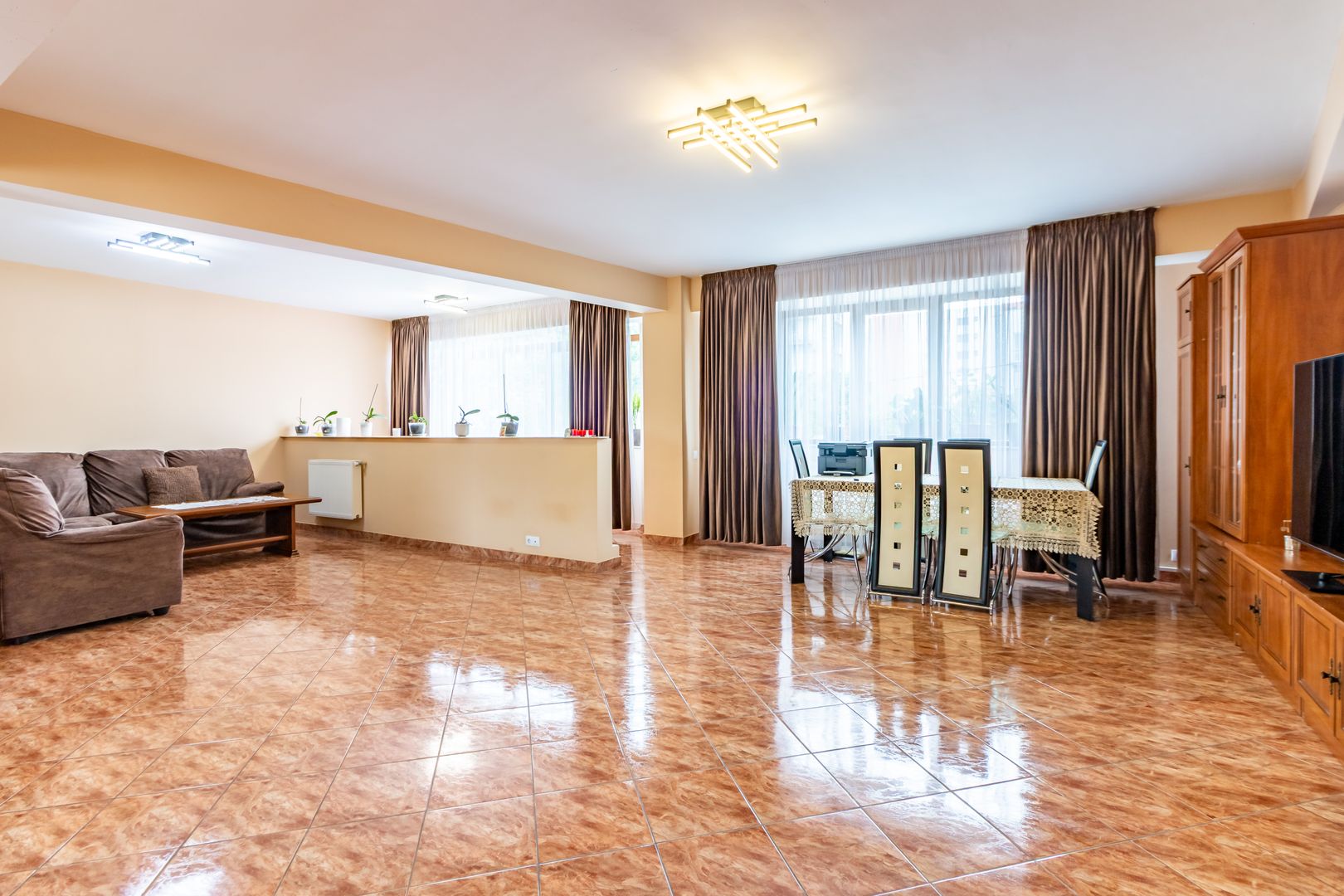 Inchiriere Cladire P+1+M Apusului, 433mp, Curte 900mp, Parcare - Poză 11