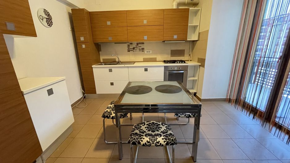 Apartament doua camere,etaj 1,doua locuri de parcare - Poză 2