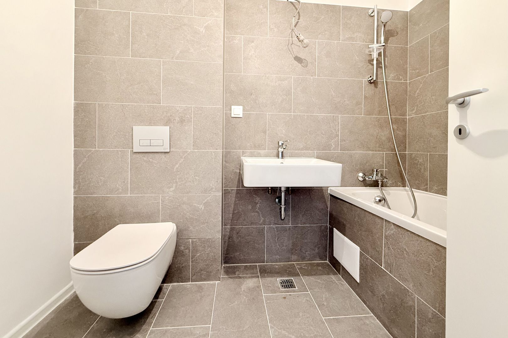 Apartament 3 camere spațios, amenajat, bloc nou, comision 0% - Poză 14