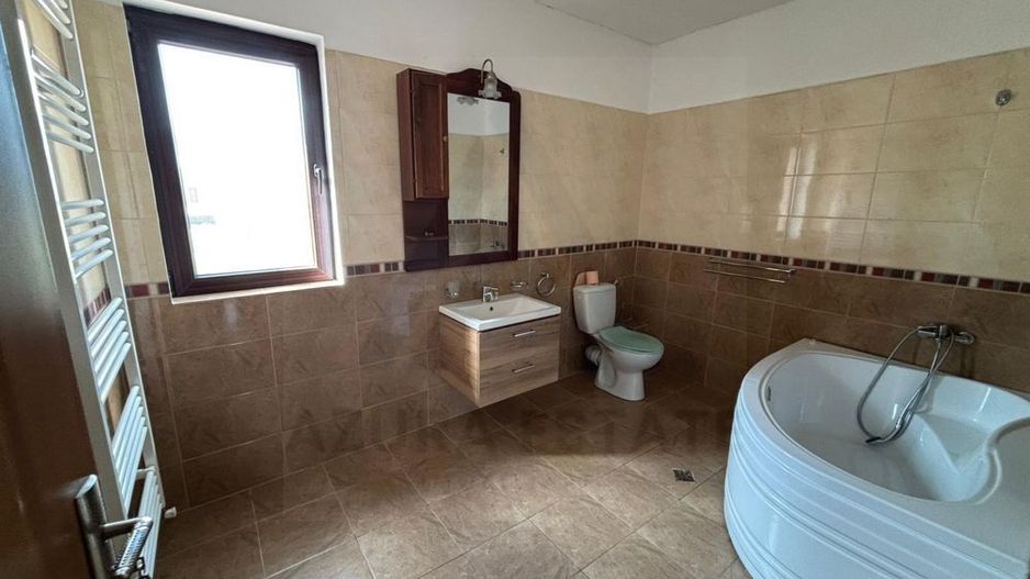 Casa 3 dormitoare curte de 300 mp utili garaj deschis Calea Surii Mici - Poză 8