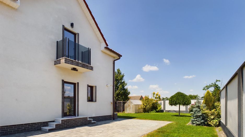Vilă modernă cu 5 camere în Curtici - Poză 13
