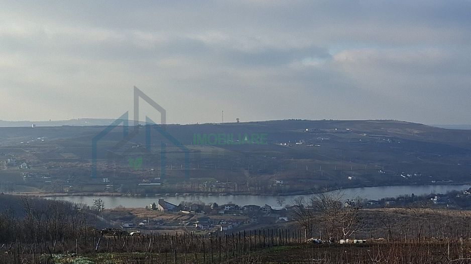 Teren intravilan de vânzare, Aroneanu, Iași – 1000 mp, vedere lac și oraș - Poză 1