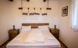 Pensiune agroturistică: 3 case tradiționale + teren în Desești - Poză 12