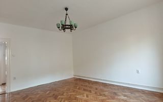 De închiriat apartament 3 camere  etajul 1 zonă ultracentrală. - Poză 3