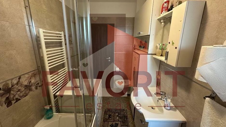 Etaj 2. Mobilat si utilat. Pozitie excelenta. - Poză 11