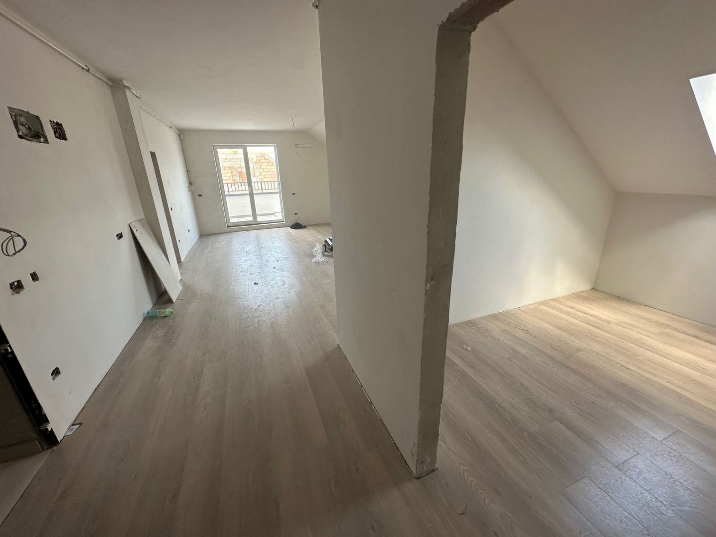 Apartment bloc nou cu lift si loc de parcare inclus - Poză 22