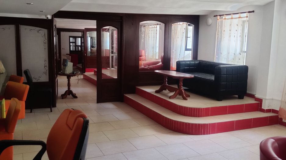 IDEAL PENTRU SALON INFRUMUSETARE / RESTAURANT/BAR/GRADINITE - Poză 1