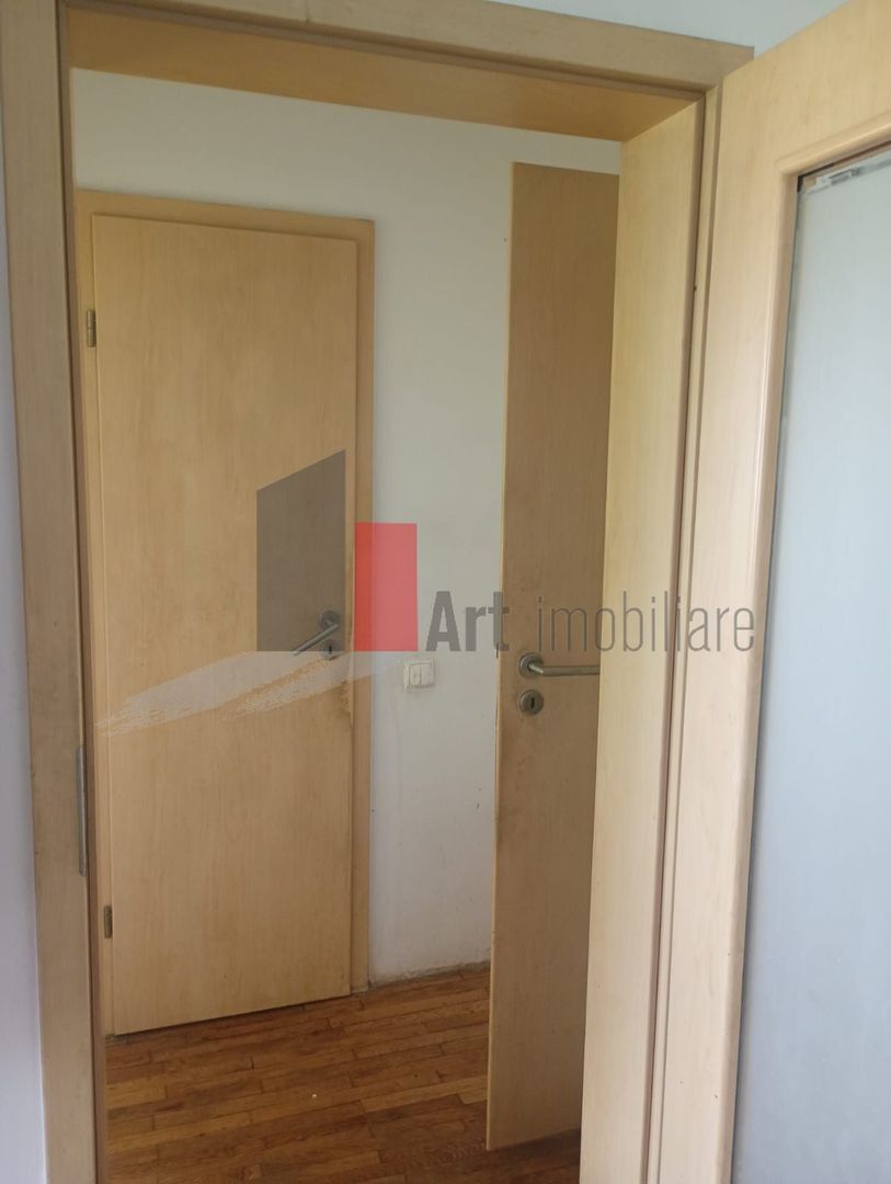Apartament 2 camere, 2 balcoane bdul Basarabia - Poză 4