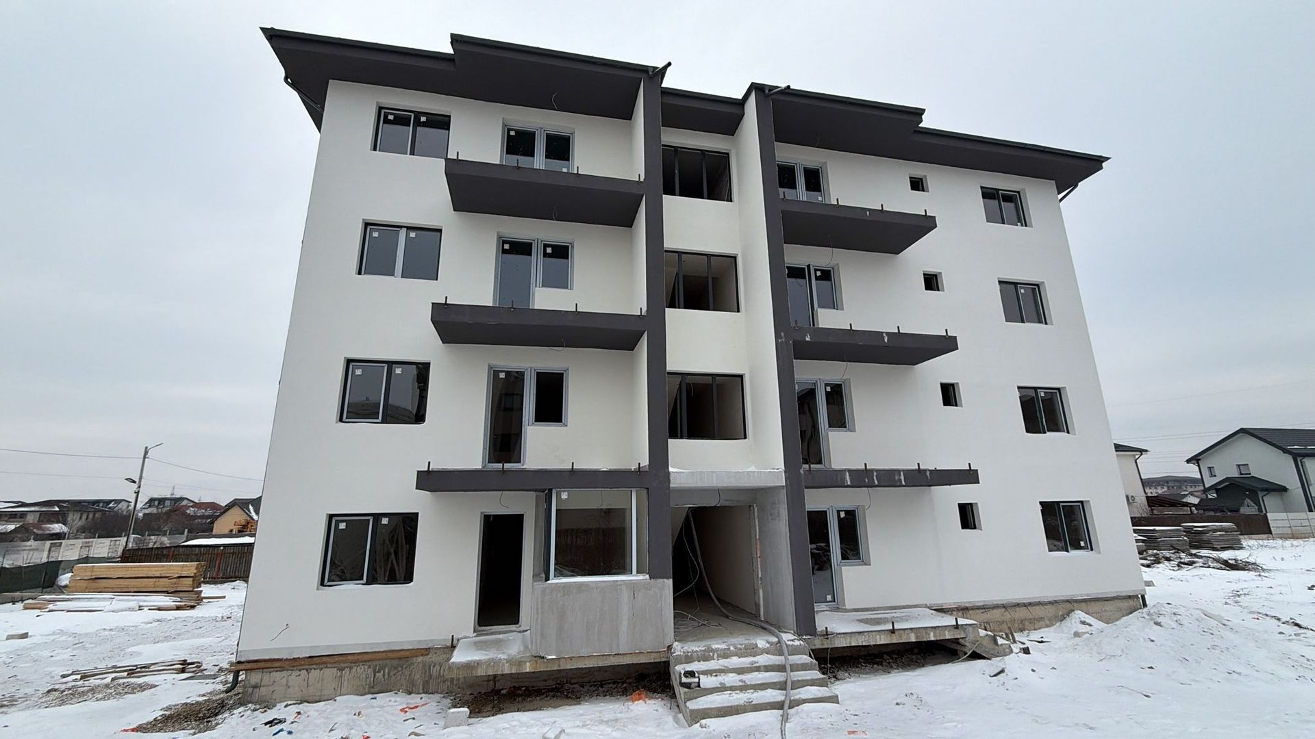 AP. 3 CAMERE STEJARULUI, FINALIZARE MARTIE, CURTE 150 MP, COMISION 0% - Poză 2