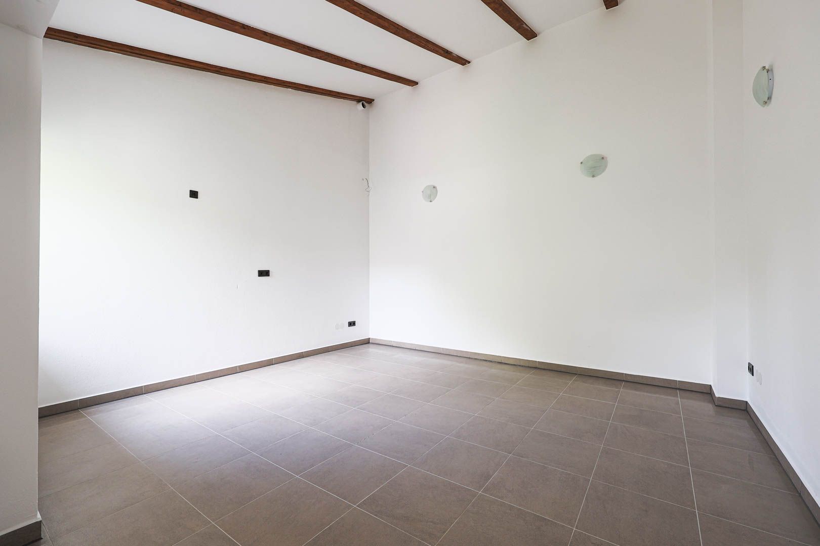 De închiriat spațiu comercial 85 mp în Grădiște – cu vitrină stradală - Poză 8