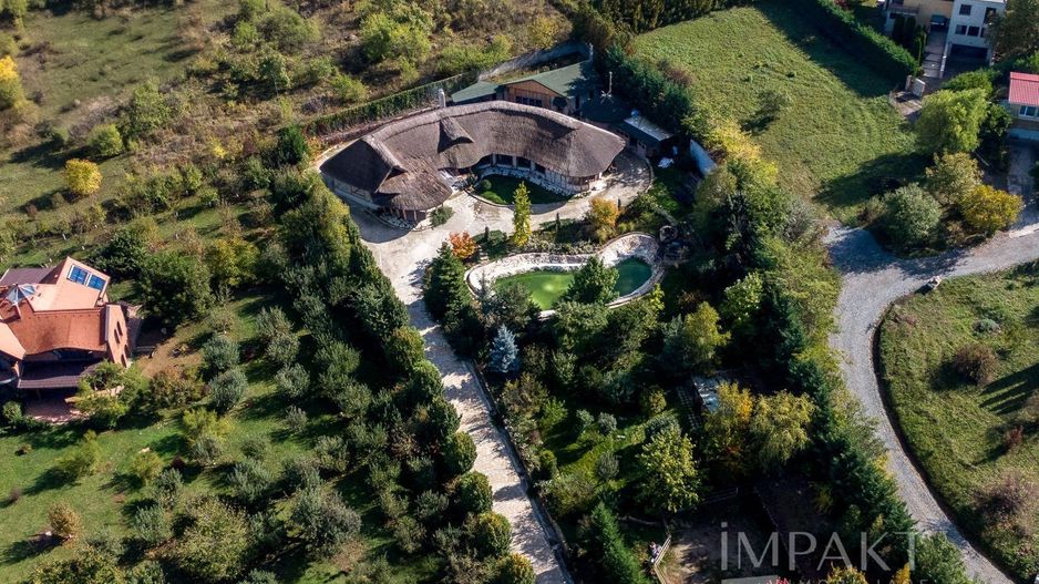 De vanzare casa unica pe teren de 3400mp, cu iaz si gradina - Borhanci - Poză 22
