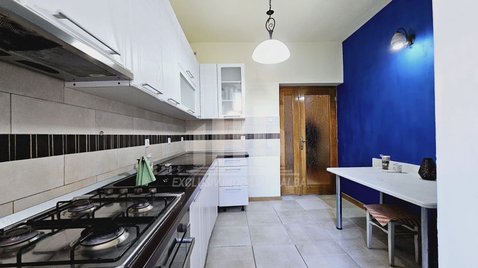 Apartament cu 3 camere decomandate, Cetate - Poză 3