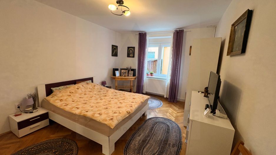 Apartament decomandat 70 mp utili 2 bai pivnita si curte 58 mp Central - Poză 8