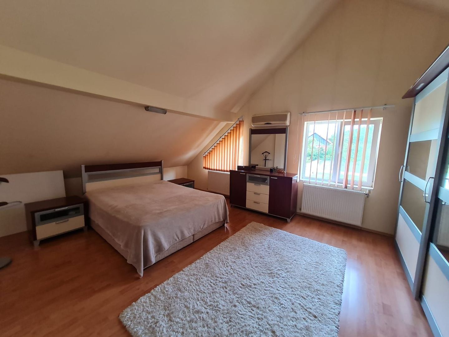 Casă cu teren generos pretabila pentru afacere - Poză 11