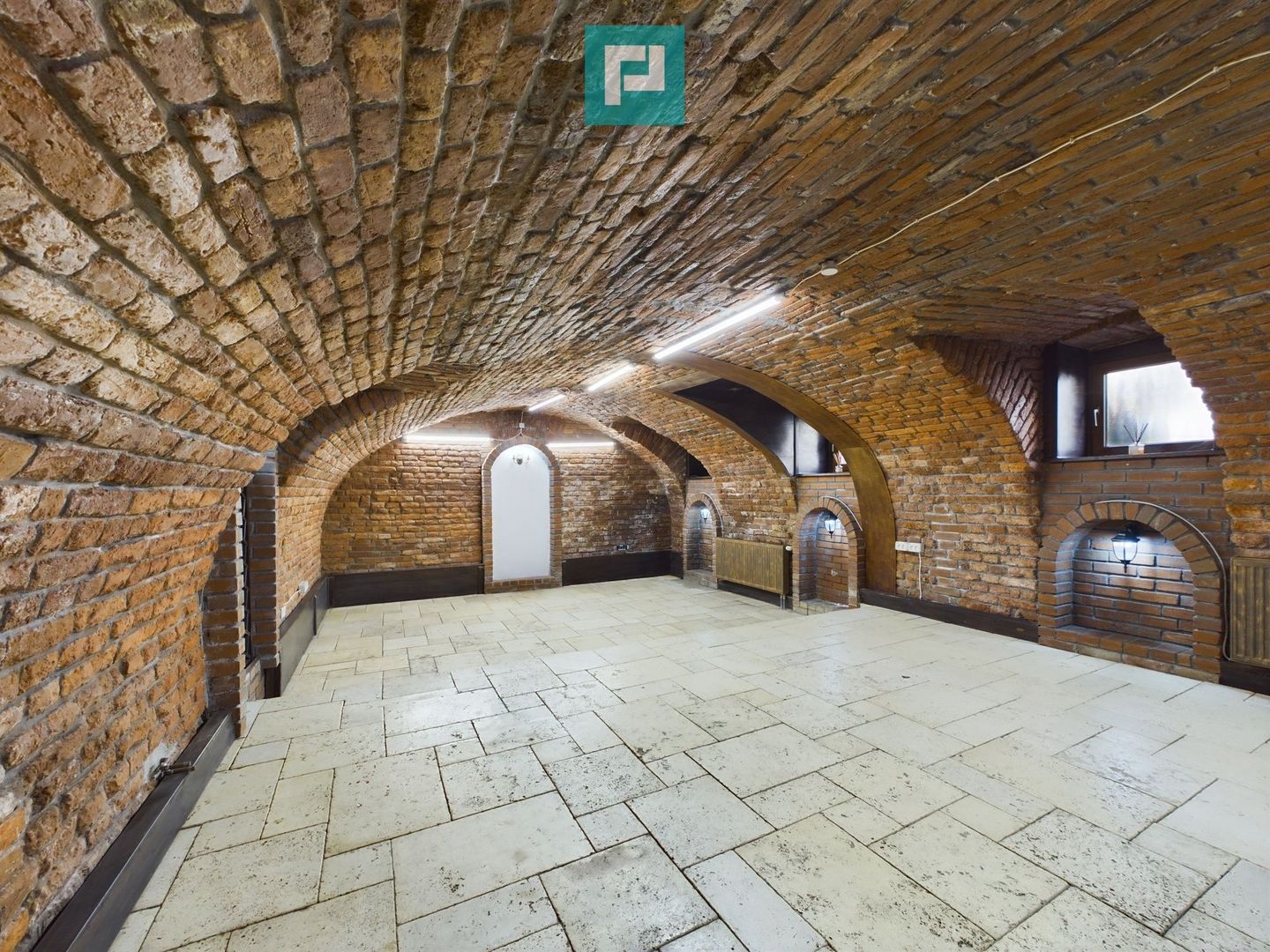 Spațiu Ultracentral Demisol de închiriat - Poză 4