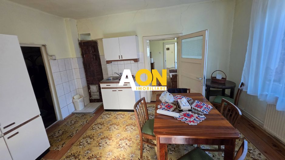 Casa cu 4 camere, 2024 mp teren, la asfalt, cu utilitati, Vintu de Jos - Poză 16