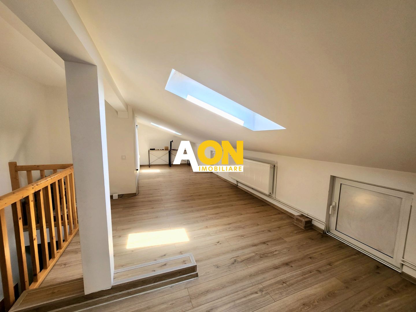 Apartament cu 2 Camere + Mansardă, Garaj, Bloc Nou, Zona Centru - Poză 8