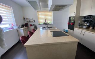 PRET REDUS!!! Vila de lux, P+E+M, piscina, 7 minute de centru Bistritei - Poză 9