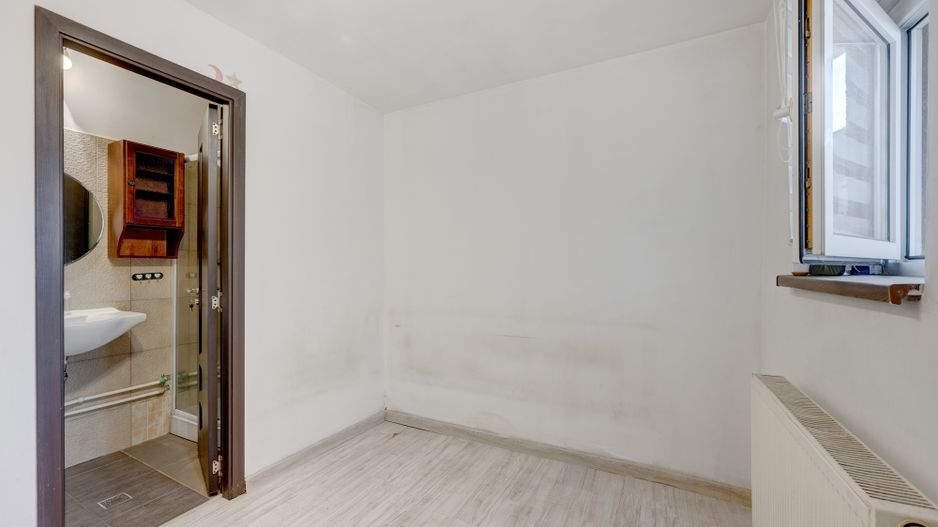 Două case. O singură curte. Mai multe feluri de a spune „acasă” - Poză 15
