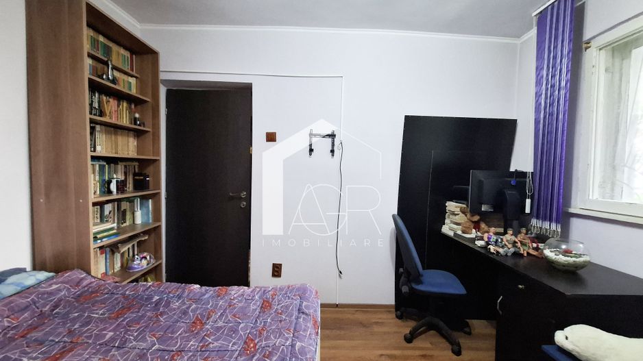 Apartament cu 3 camere, decomandat, zona Vest - Poză 10