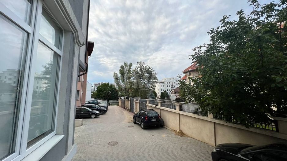 Apartament cu 3 camere de vânzare - Poză 16