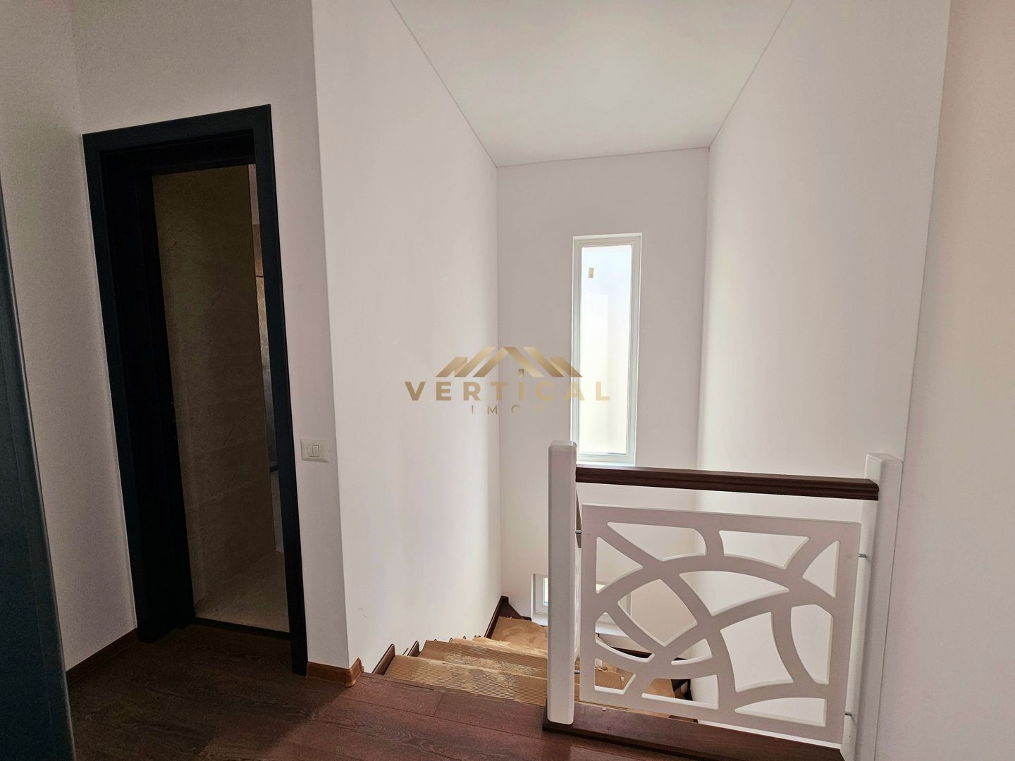 De vanzare vila 4 camere - cartier Mega Parc Residence -comuna Berceni - Poză 12