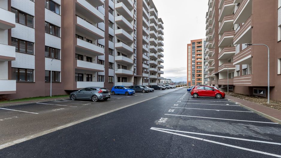Coresi-Isaran apartament foarte spatios, 2 bai - Poză 14