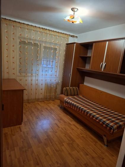 Apartament  4 camere decomandat- Craiovita Noua, zona Scoala 34 - Poză 2