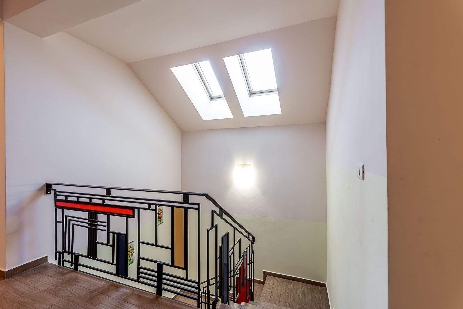 Casă cu5 camere, teren 720 mp, fotovoltaice 13 kW, Aradul Nou - Poză 9