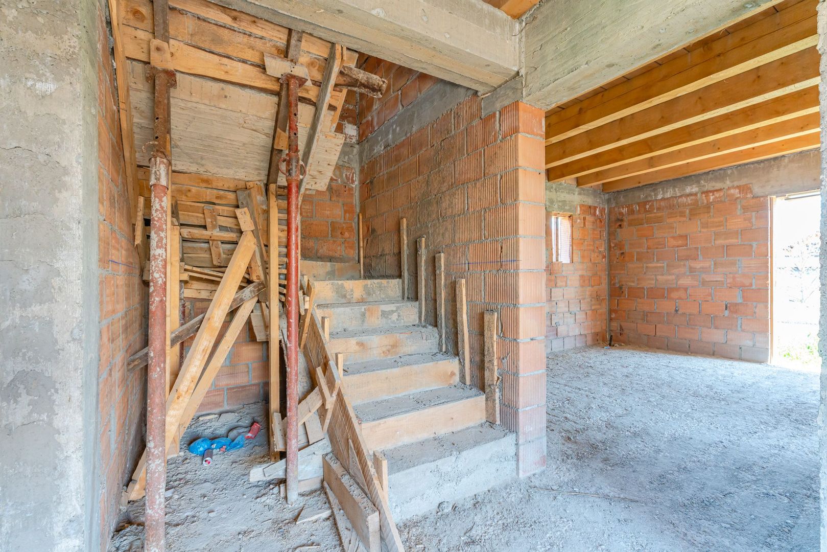 Oportunitate Casă la Roșu în Harman – Ideală pentru Personalizare - Poză 8