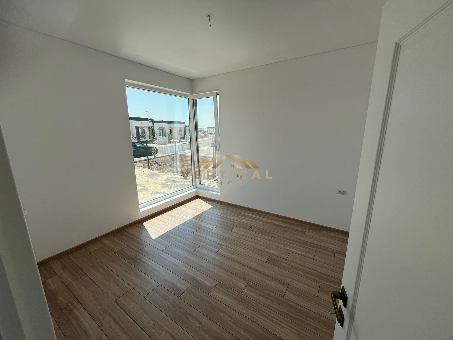 Casă Modernă cu 2 Dormitoare și Curte Berceni Ilfov - Poză 4