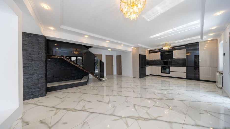 Casa 6 dormitoare+4 bai -1500 mp teren-Sacele - Poză 11