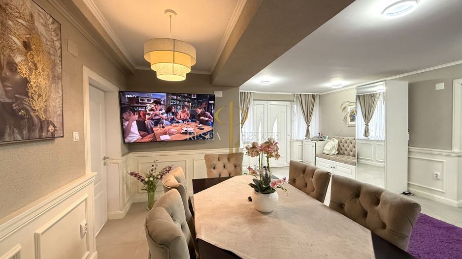 Casă spațioasă în Varias, împărțită în două unități cu acces separat - Poză 1