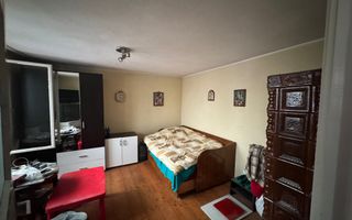 Investiție cu potențial: 2 apartamente + mansardă – Comison 0 - Poză 4