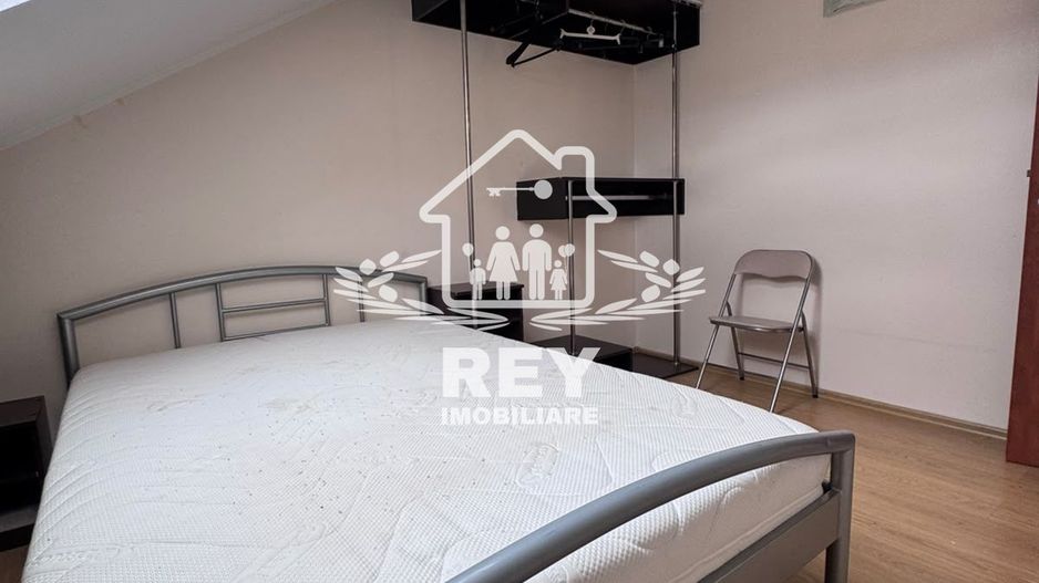 Inchiriez apartament 3 camere, spatios, central, et.5+mansarda - Poză 8