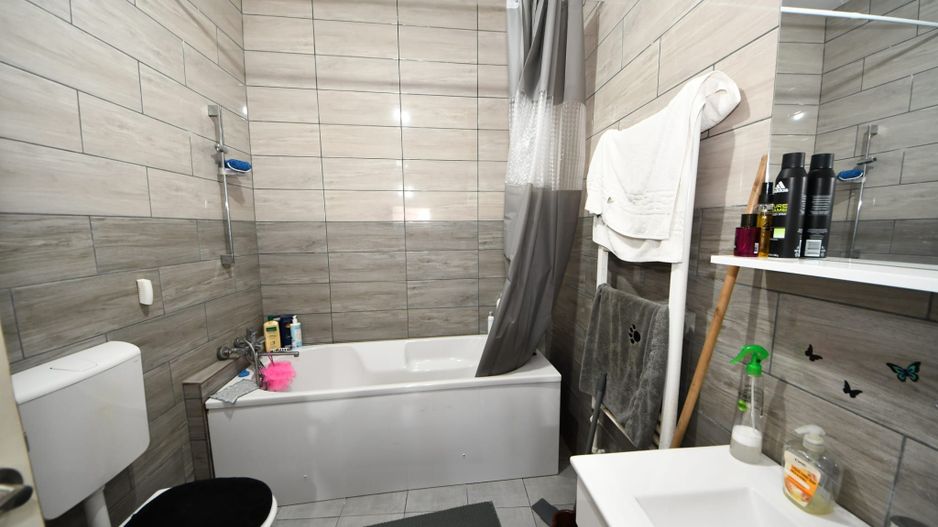 De vanzare casa cu 3 apartamente + anexa 75 mp, Comision 0% - Poză 20