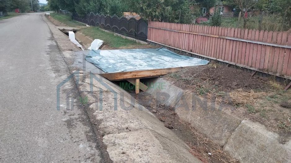 Teren intravilan central de vânzare în Roscani, Iași - 670 mp, ideal pentru casă la țară - Poză 2