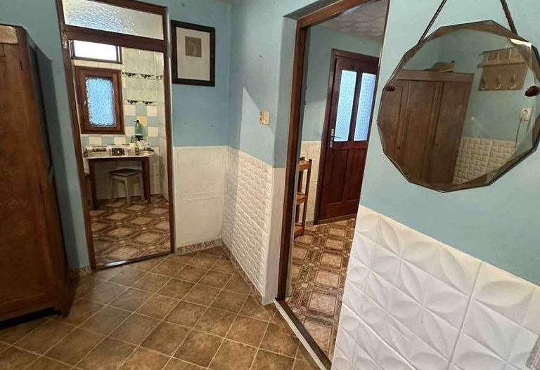 Casă de vânzare cu posibiliate de renovare/dezvoltare - Poză 5