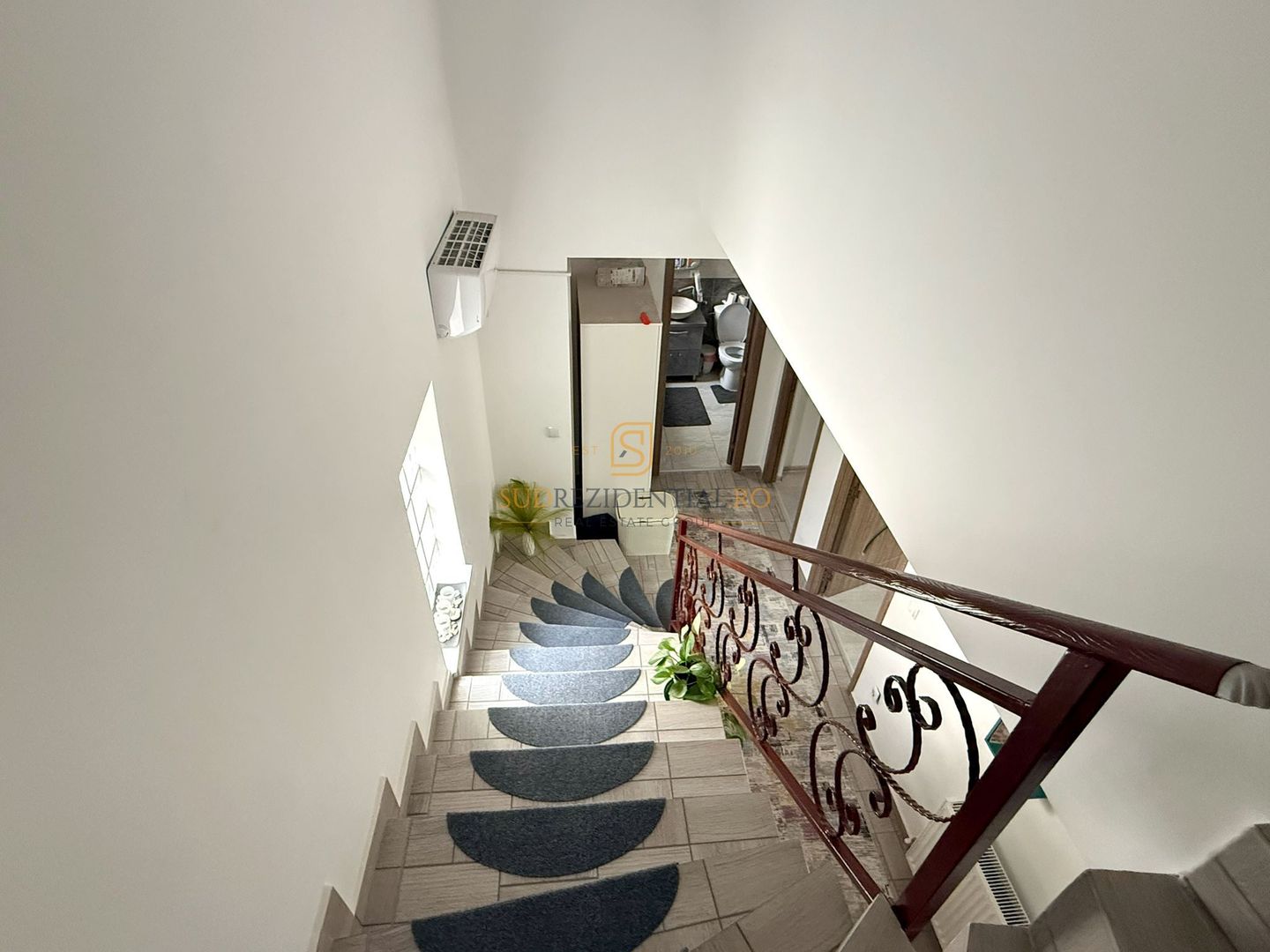 Vila insiruita mobilata si utilata / 4 camere/ 3 Bai / Curte proprie - Poză 8