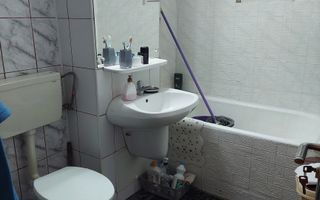 2 decomandate, parter, balcon, Sarari - 106 000 Euro - Poză 11