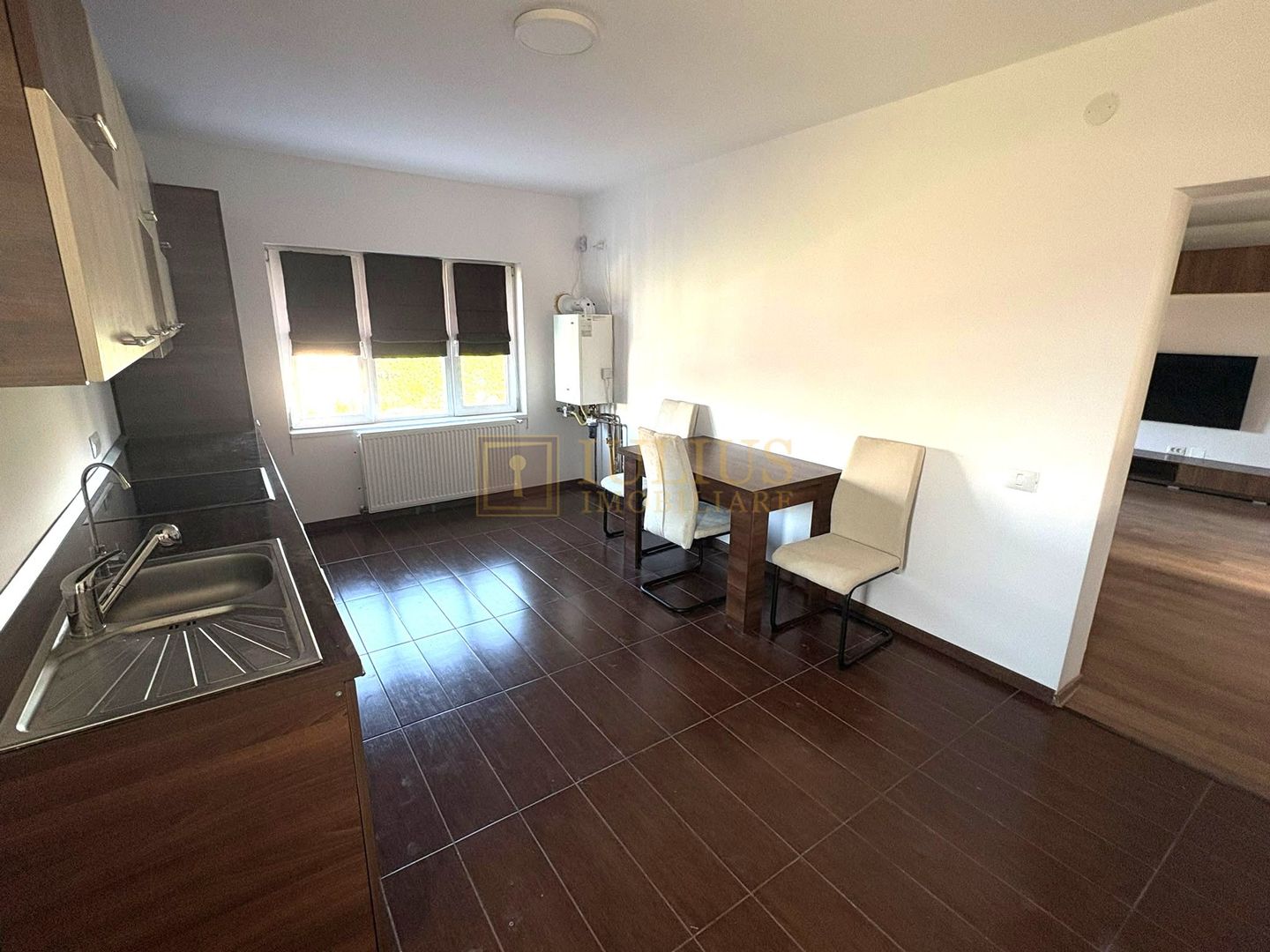 Apartament la curte, 2 băi, loc de parcare, zona linistita, dressing - Poză 7