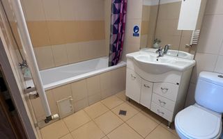 Inchiriez apartament 3 camere, spatios, central, et.5+mansarda - Poză 10