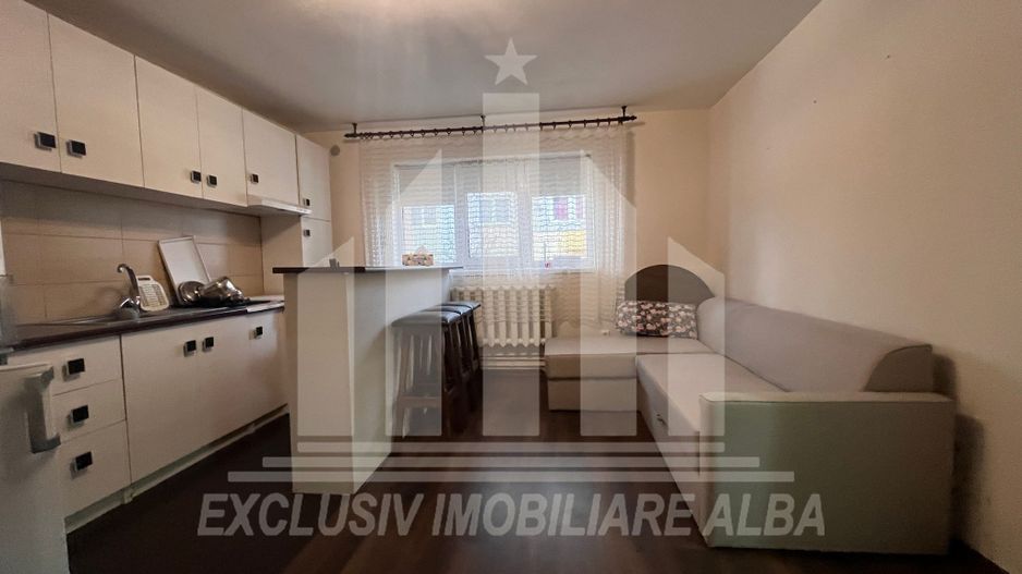 Apartament cu 3 camere de vanzare, Cetate - Poză 1