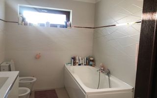 AZURA Imobiliare Pitesti - De Vanzare vila Platou Trivale - Poză 8