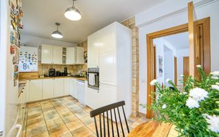 Casa complet mobilata 5 camere 3 bai curte generoasa - Poză 10