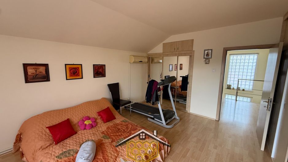 Casă P+1+Pod+Beci, complet mobilată, 950 mp teren, Simnic –Comision 0% - Poză 8