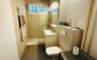 4 camere, 2 bai, centrala proprie - Poză 13