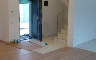 Reședință Modernă cu Finisaje Distinse - Poză 13