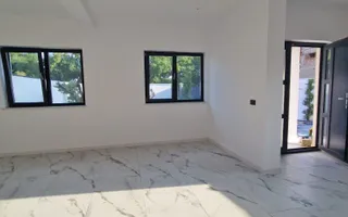 Casă modernă de lux – 4 camere, teren 373 mp, curte amenajată - Poză 12